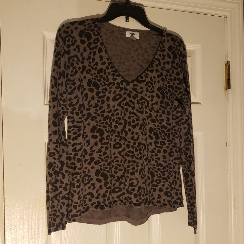 Old navy leopard sweater M‎
